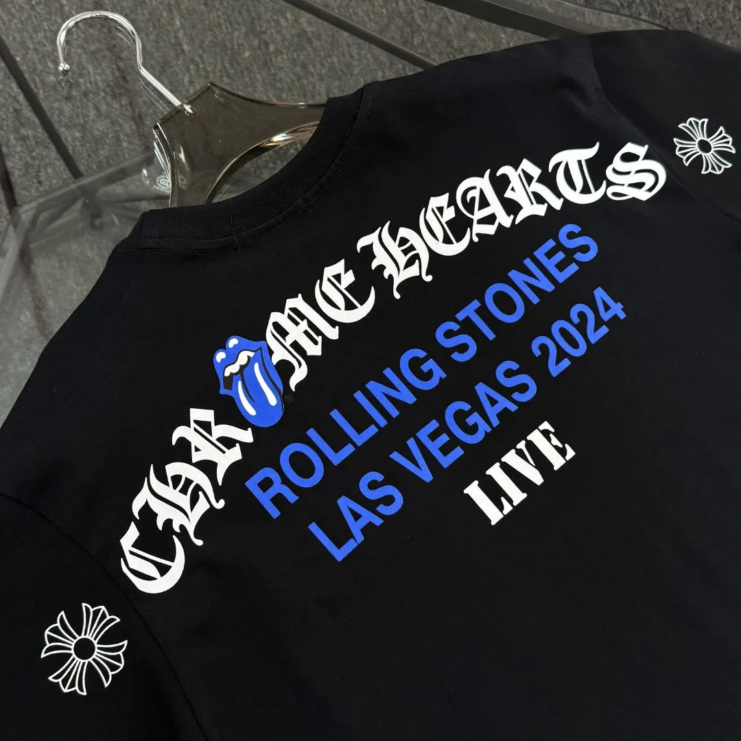 P180 Chrome Hearts Chrome Hearts 25 high-end versions. The fabric is made of 300 grams of high-density pure cotton. It does not deform or shrink. It has three labels. It is the same style for men and women. Technology: suede foaming + digital printing. Color: white, black. SIZE: S-XL.